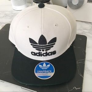 Adidas ◉ Black and White Snapback Cap